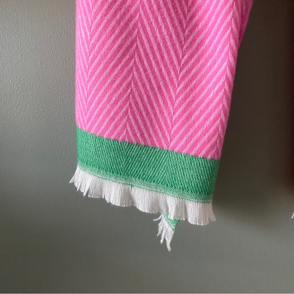 NWT Shiraleah Chicago Pink Blanket Scarf - Picture 7 of 9